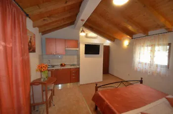 Kuzma Hotel